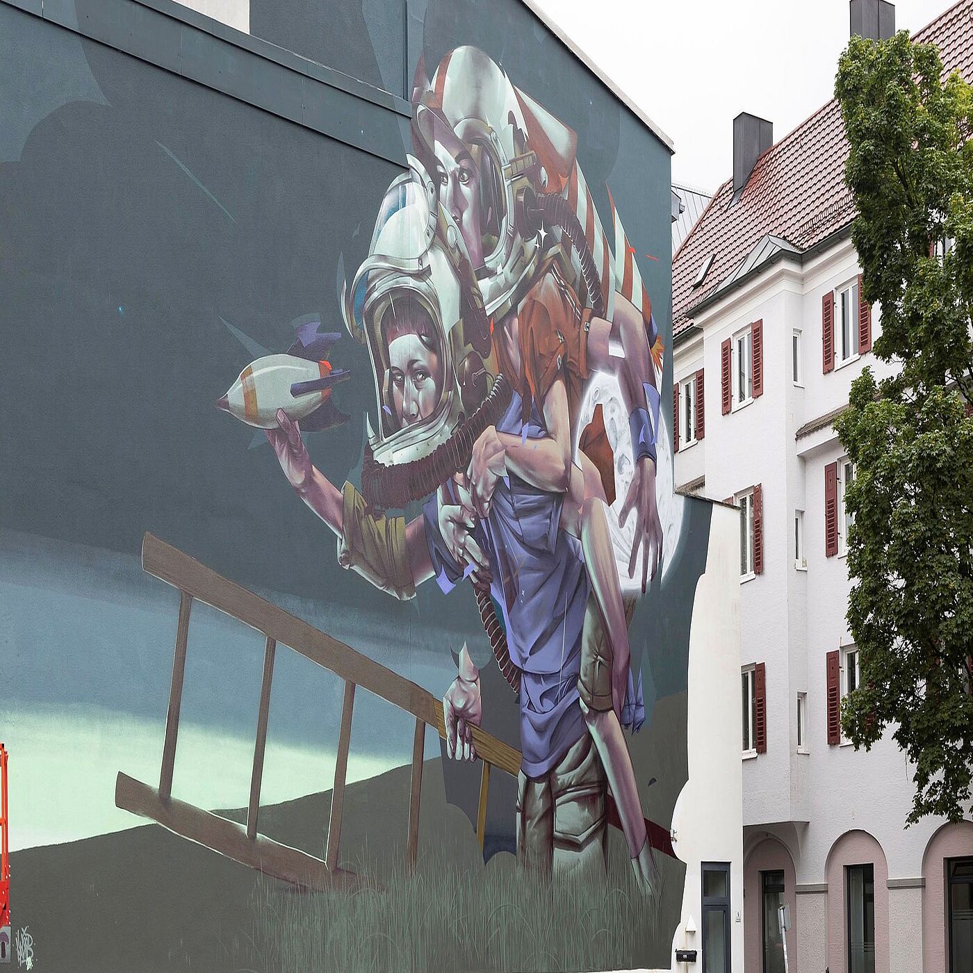 *transit art 2024, Mr. Woodland, Some try reaching the stars while we have stolen the moon, Gillitzerstraße 4 und 6, Foto © Martin Weiand