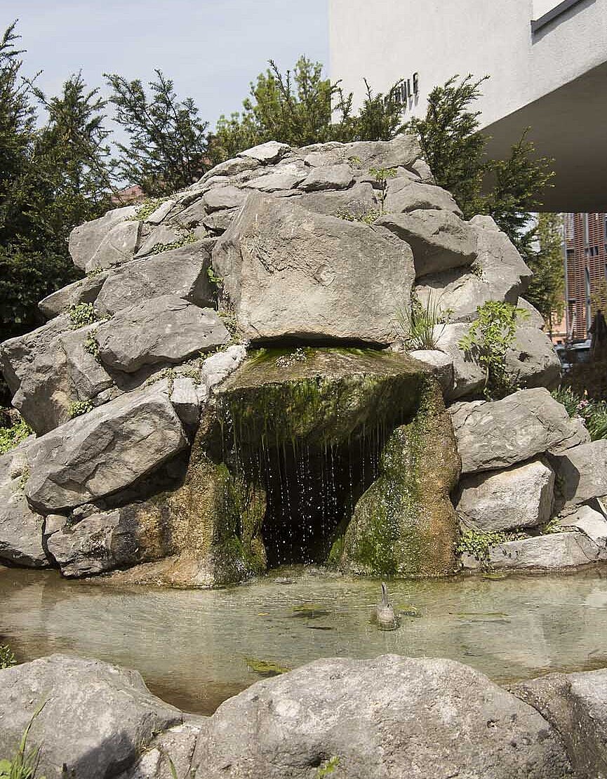 Karl Stange, Felsenbrunnen, 1908, natürliche Bruchsteine