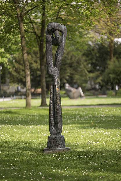 Stomps Louise, "Norne", Figur aus Bronze, 1985, Foto (c) Martin Weiand