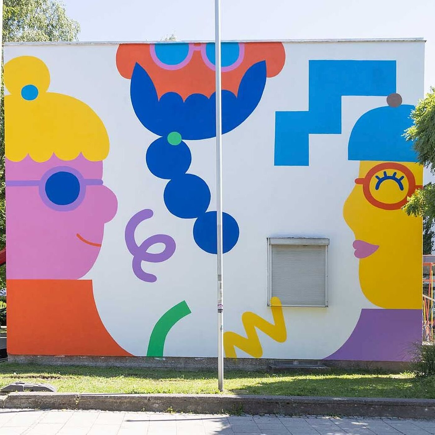 *transit art 2023, Emily Eldridge, "We gotta hang together", Johann-Rieder-Realschule, Am Nörreut 10, Foto © Martin Weiand 