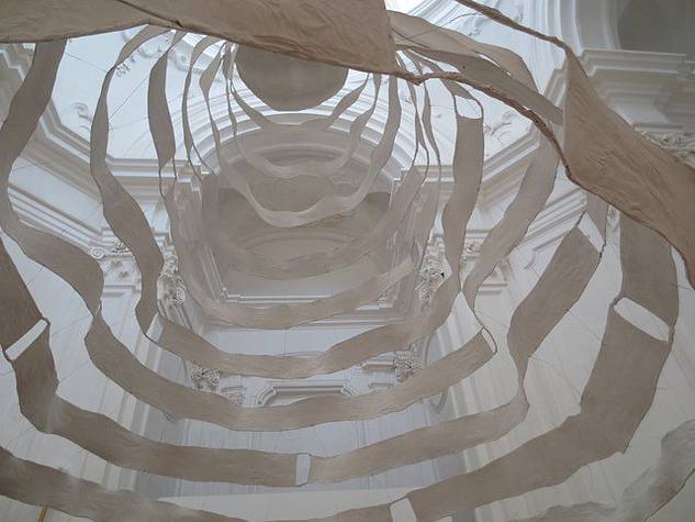 Christina von Bitter, Dal Cielo, 2015, Papier, Draht, Farbe