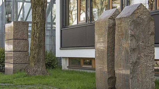 Rudl Endriß, "Wortsteine", 1999, Granitsteine