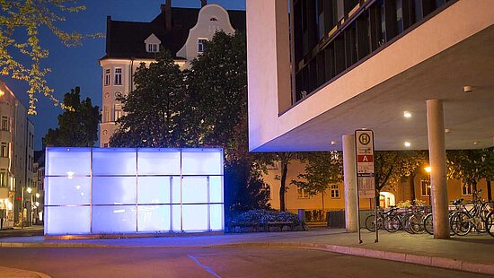 Oliver Hein, "Blue Cube", 2002, Lichtinstallation