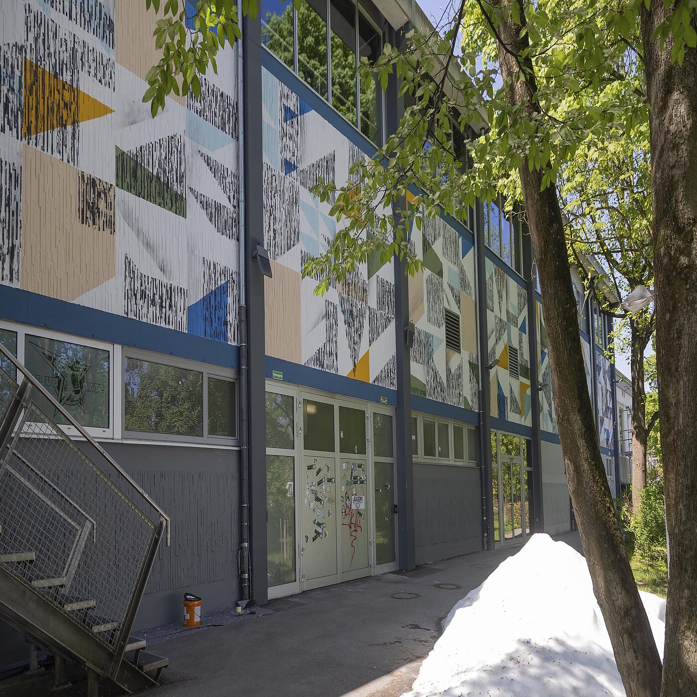 Kera, Kunst am Bau 2025, Eisstadion