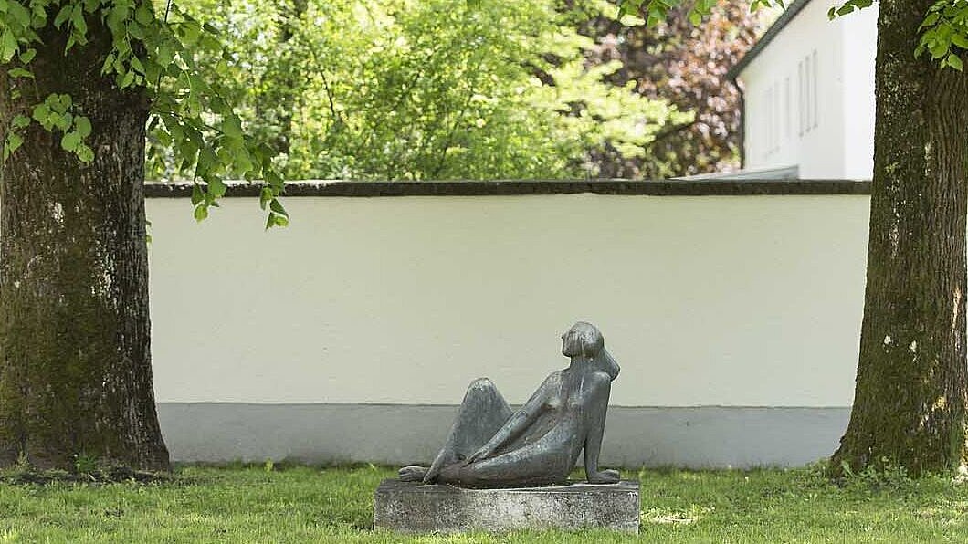 Marianne Lüdicke, "Mädchen", 1959, Bronzeskulptur