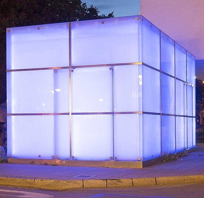 Oliver Hein, "Blue Cube", 2002, Lichtinstallation