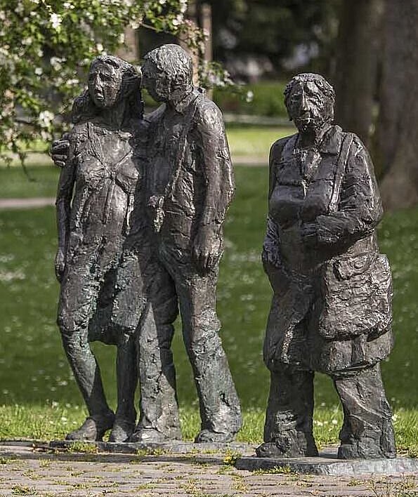 Erika Maria Lankes, "Passanten", 1982-84, Bronzeskulpturen