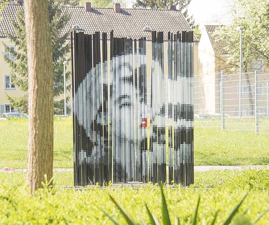 Karin Hazelwander, "Warpl4", 2007, Aluminiumsäulen