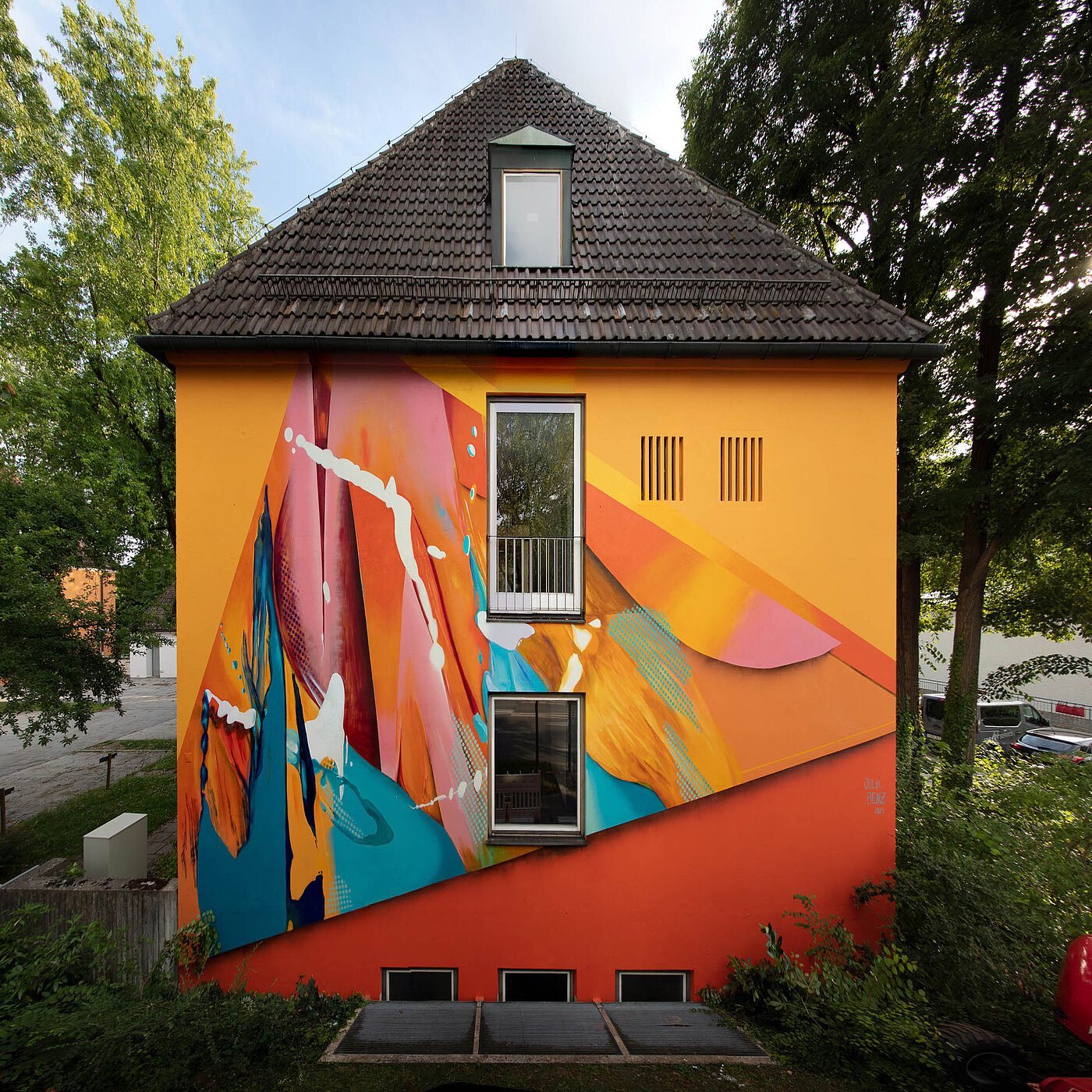 *transit art 2021, Julia Benz, "Golden Yellow", Rathausstraße 30, Foto © Martin Weiand 