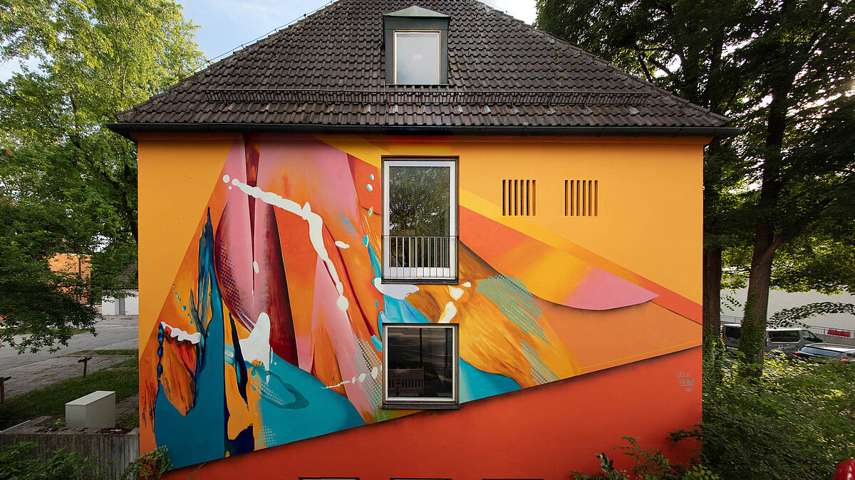 Julia Benz, Golden Yellow, *transit art 2021, Rathausstraße 30